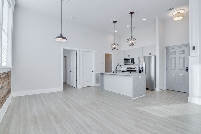 Building Photo - 2 Bed 2 Bath Apartment In Middle of Harlem!