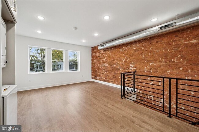 Building Photo - 2534 S 61st St