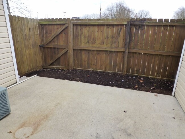 Building Photo - Stewarts Landing Neighborhood, Easy access...