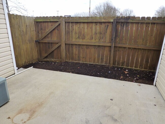 Building Photo - Stewarts Landing Neighborhood, Easy access to I-24