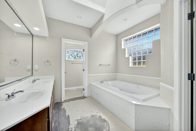 Building Photo - 460 Robert Trent Jones Blvd