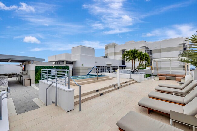 Building Photo - 155 E Boca Raton Rd