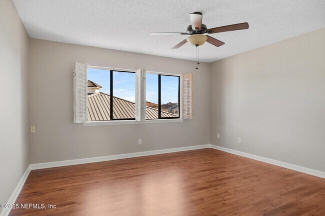 Building Photo - 1107 1st St S