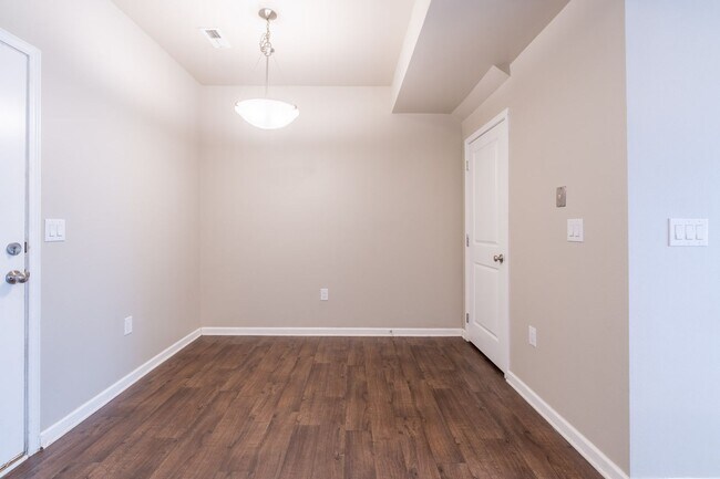Building Photo - Fantastic Johnston Townhome Rental!