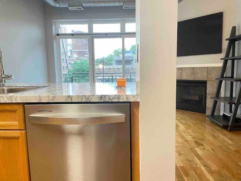 Building Photo - 1155 W Madison St