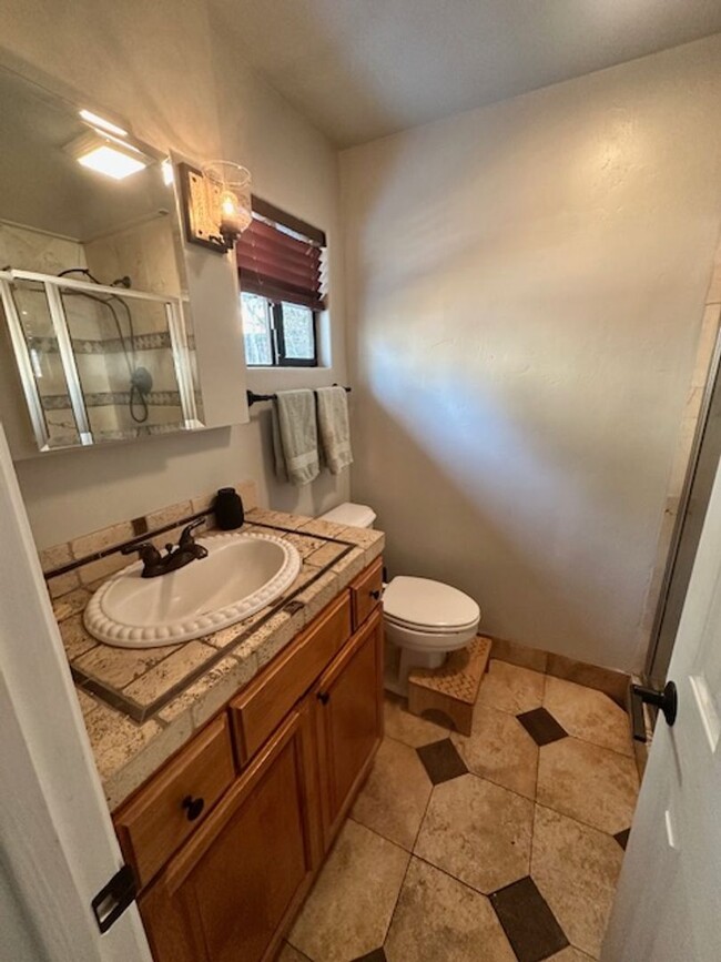 Building Photo - Cozy 2Bc 2Ba home avail. from 1/6/25- 3/30...