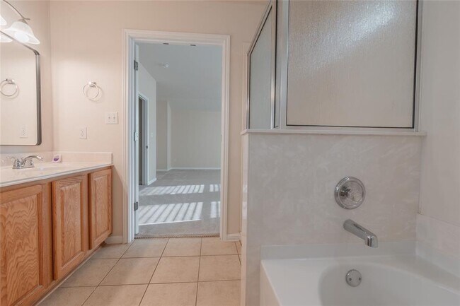 Building Photo - 9516 Castle Pines Dr