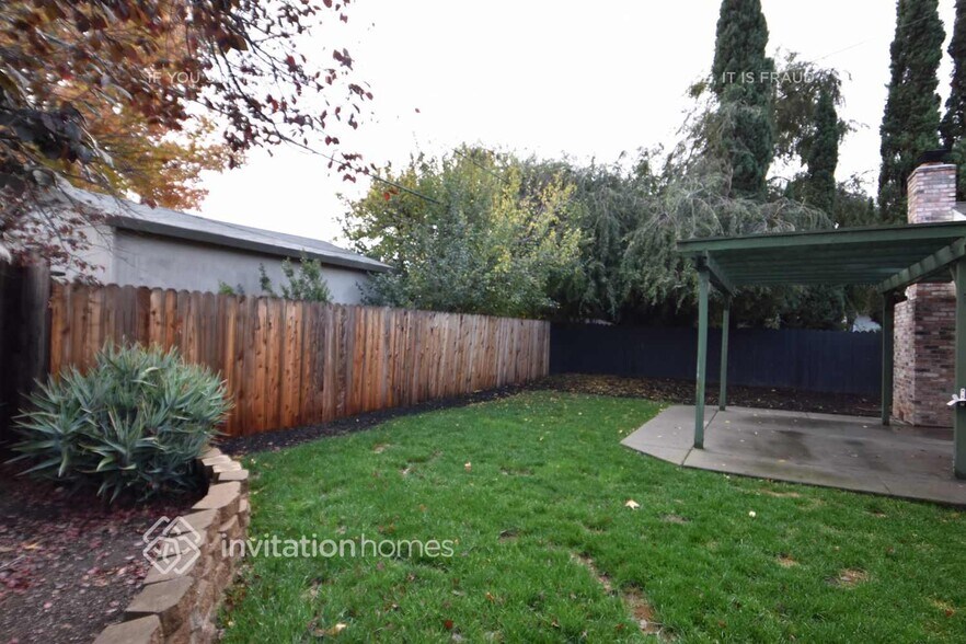 Building Photo - 868 Ashwood Ave