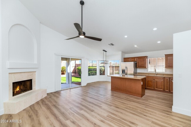 Building Photo - 1706 E Windsong Dr