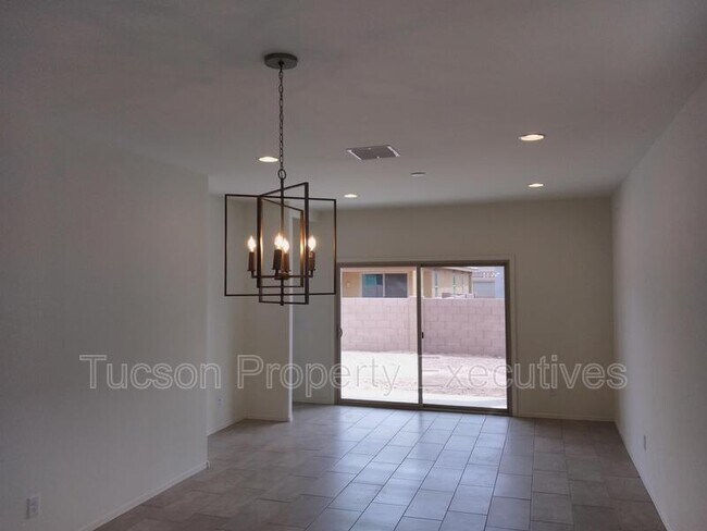 Building Photo - 10683 W Dickerson Dr