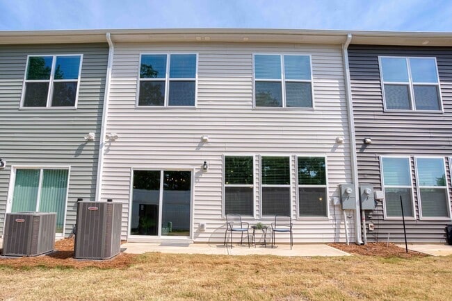 Building Photo - Better than brand new!