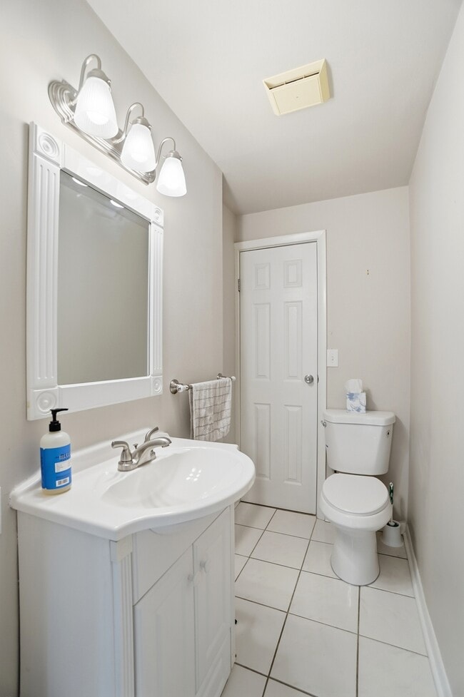 Building Photo - 2481 E Rahn Rd