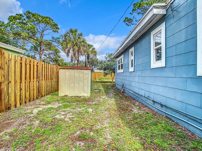 Building Photo - Beautifully remodeled, 1,332-square foot 3 bedroom/ 2½ bath/ home