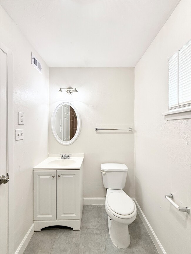 Building Photo - 1141 N Durham Dr