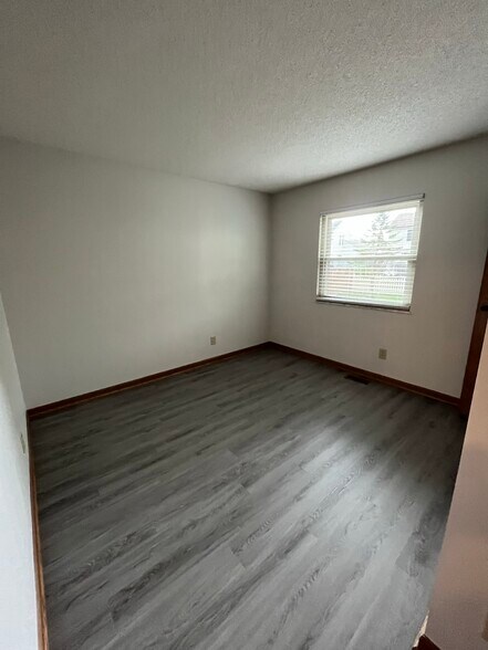 Building Photo - 5787 Nike Dr