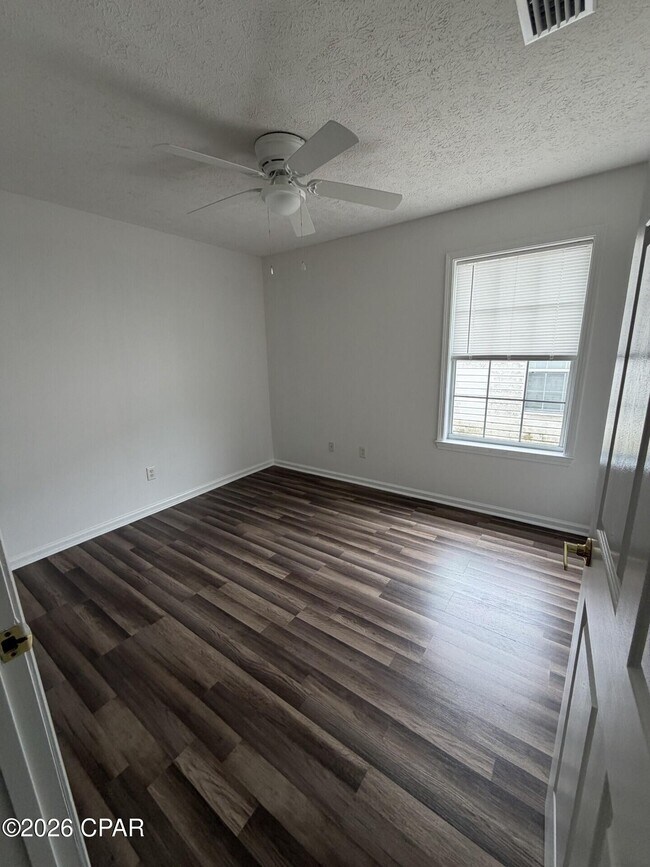 Building Photo - 2613 Lagoon Knoll Dr