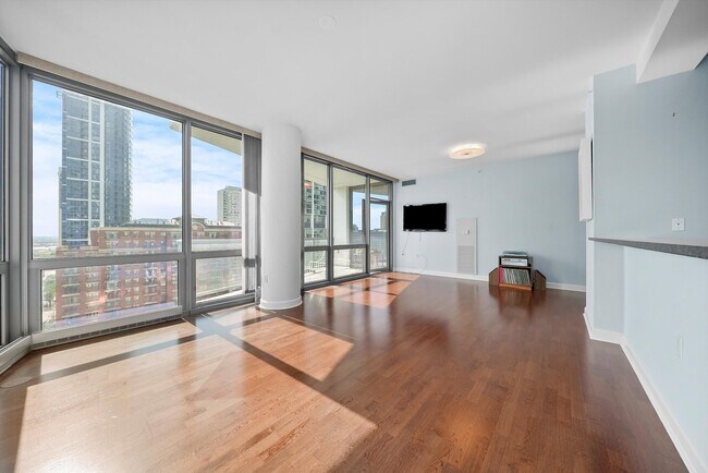 Building Photo - 1235 S Prairie Ave