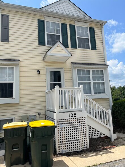 Building Photo - 102 Gateway Dr