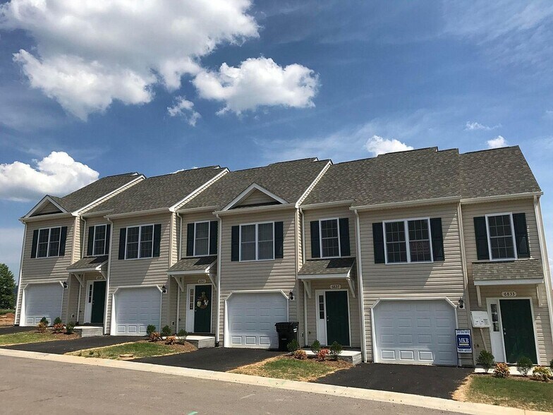 Building Photo - 6849 Village Green Dr