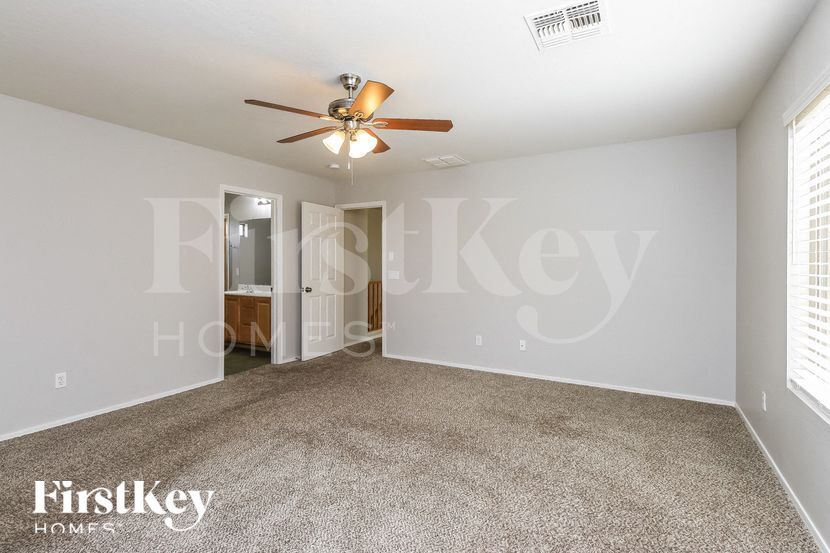 Building Photo - 39226 N Luke Cir