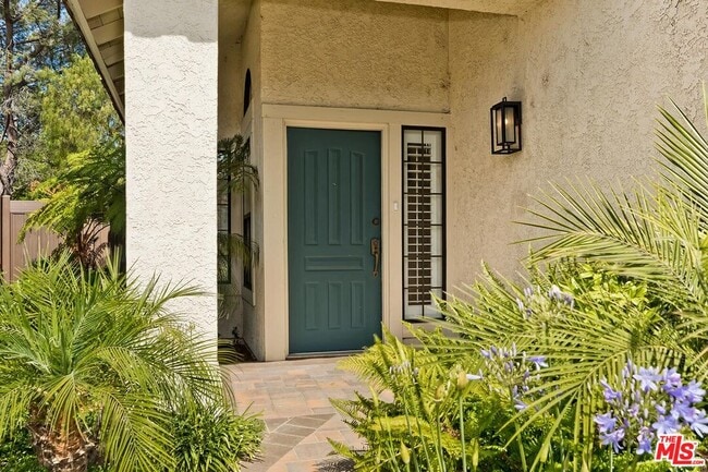 Building Photo - 4210 Lost Springs Dr
