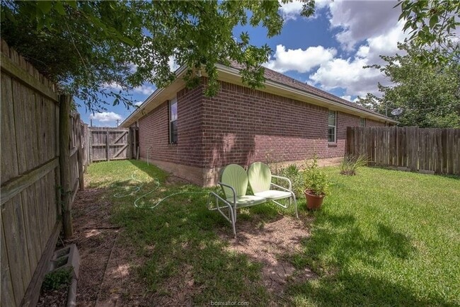 Building Photo - 1421 Western Oaks Ct