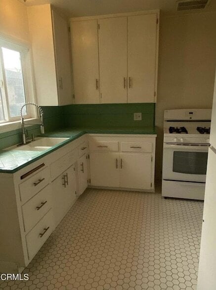 Building Photo - 65 N Joanne Ave