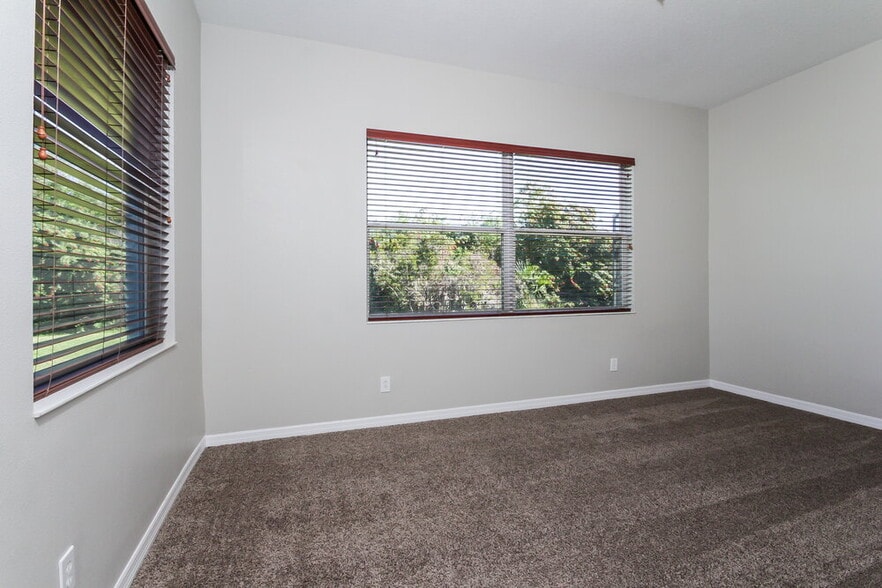 Building Photo - 5312 Lexington Dr