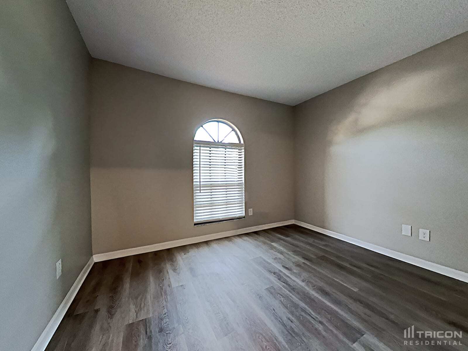 Building Photo - 461 Taylorville St