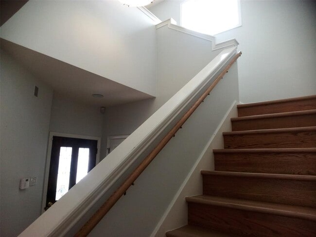 Building Photo - 6010 Long Champ Ct