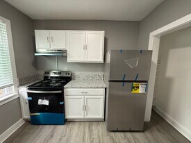 Building Photo - 606 N Woodington Rd