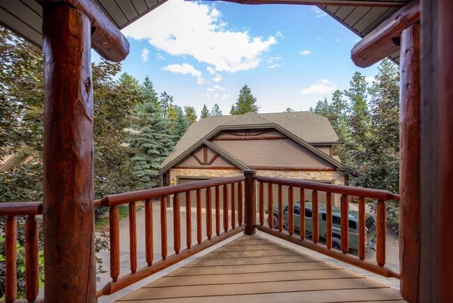 Building Photo - 3 Bed 2 Bath Condo!
