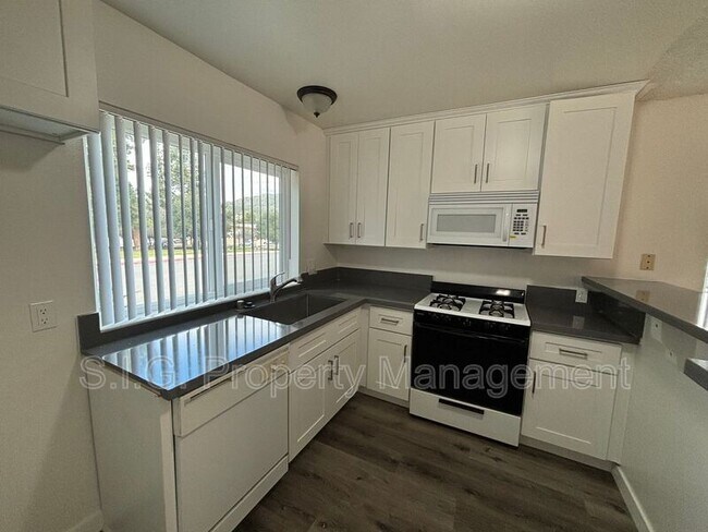 Building Photo - 10560 Sherman Grove