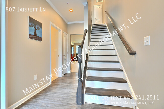 Building Photo - 3 Bedroom Luxury Townhome in Tanyard Cove!