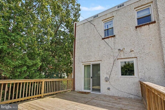 Building Photo - 749 S Matlack St