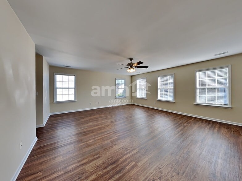 Building Photo - 8701 Poteat Dr