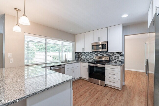 Building Photo - 110 W Seldon Ln