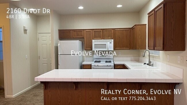 Building Photo - 2160 Divot Dr