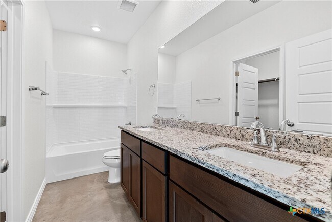 Building Photo - 620 Pacific Crest Trl