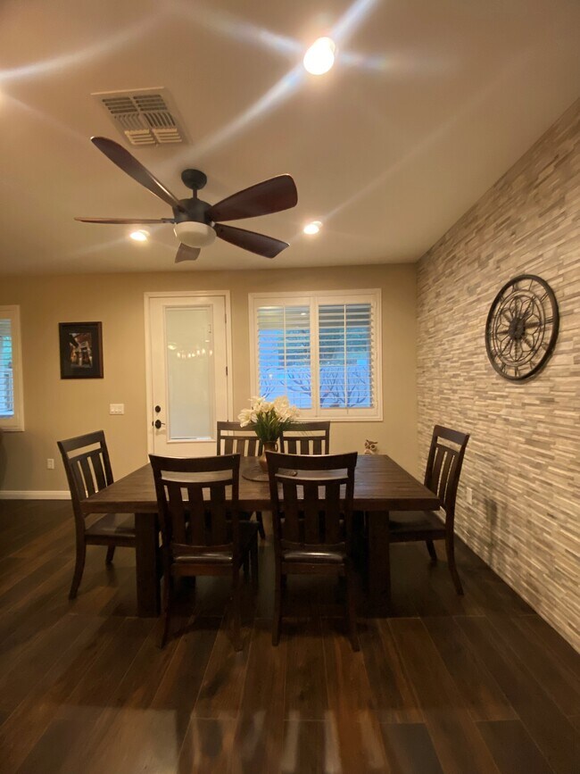 Building Photo - 826 Hemlock Ave