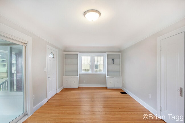 Building Photo - 77 Baylis St SW