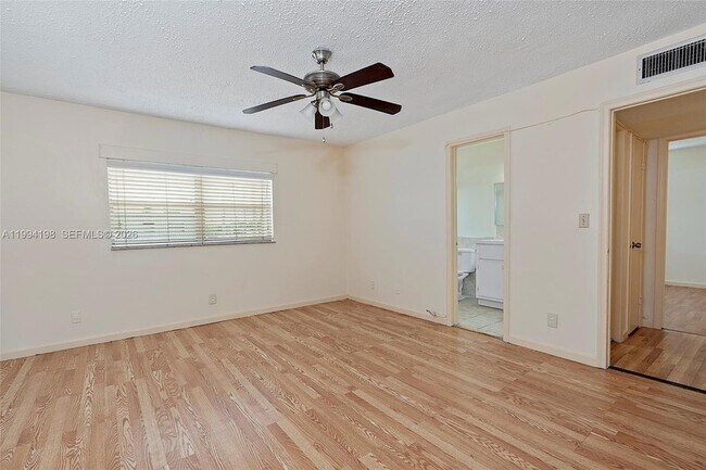 Building Photo - 5415 NW 27th St