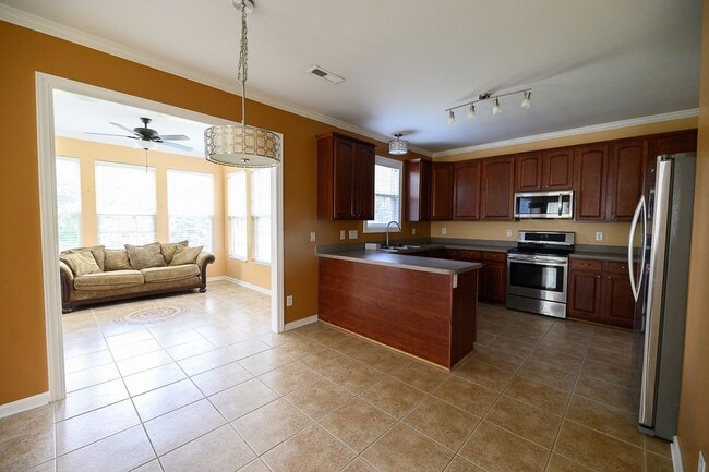 Building Photo - 2000 Lannigan Dr