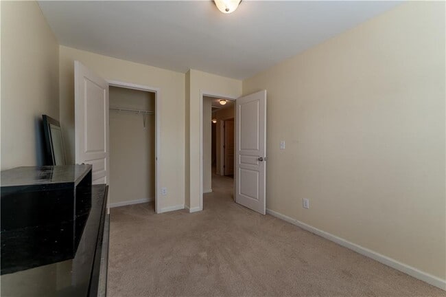 Building Photo - 6210 Elmshorn Way