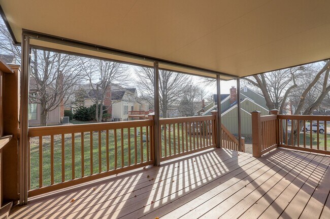 Building Photo - {11409} Updated Duplex in Fantastic Location + Two Car Garage + Main Level Master + Covered Deck