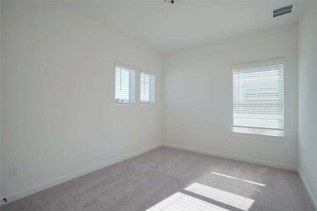 Building Photo - 1250 N Roger Hanks Pkwy