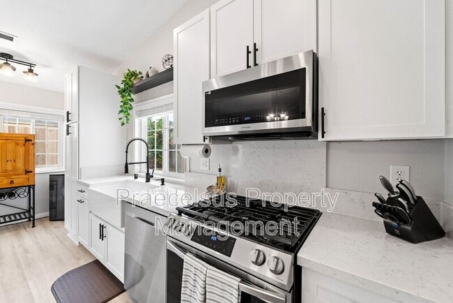 Building Photo - 2039 Waterbury Dr