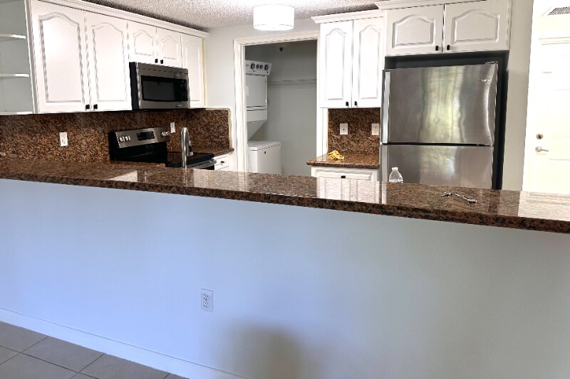 Building Photo - 2691 Albatross Rd N