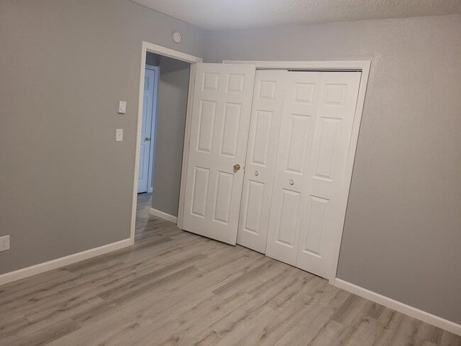 Building Photo - 1433 E Walnut St