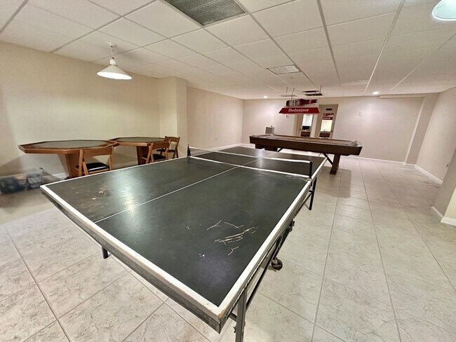 Building Photo - 3111 N Ocean Dr